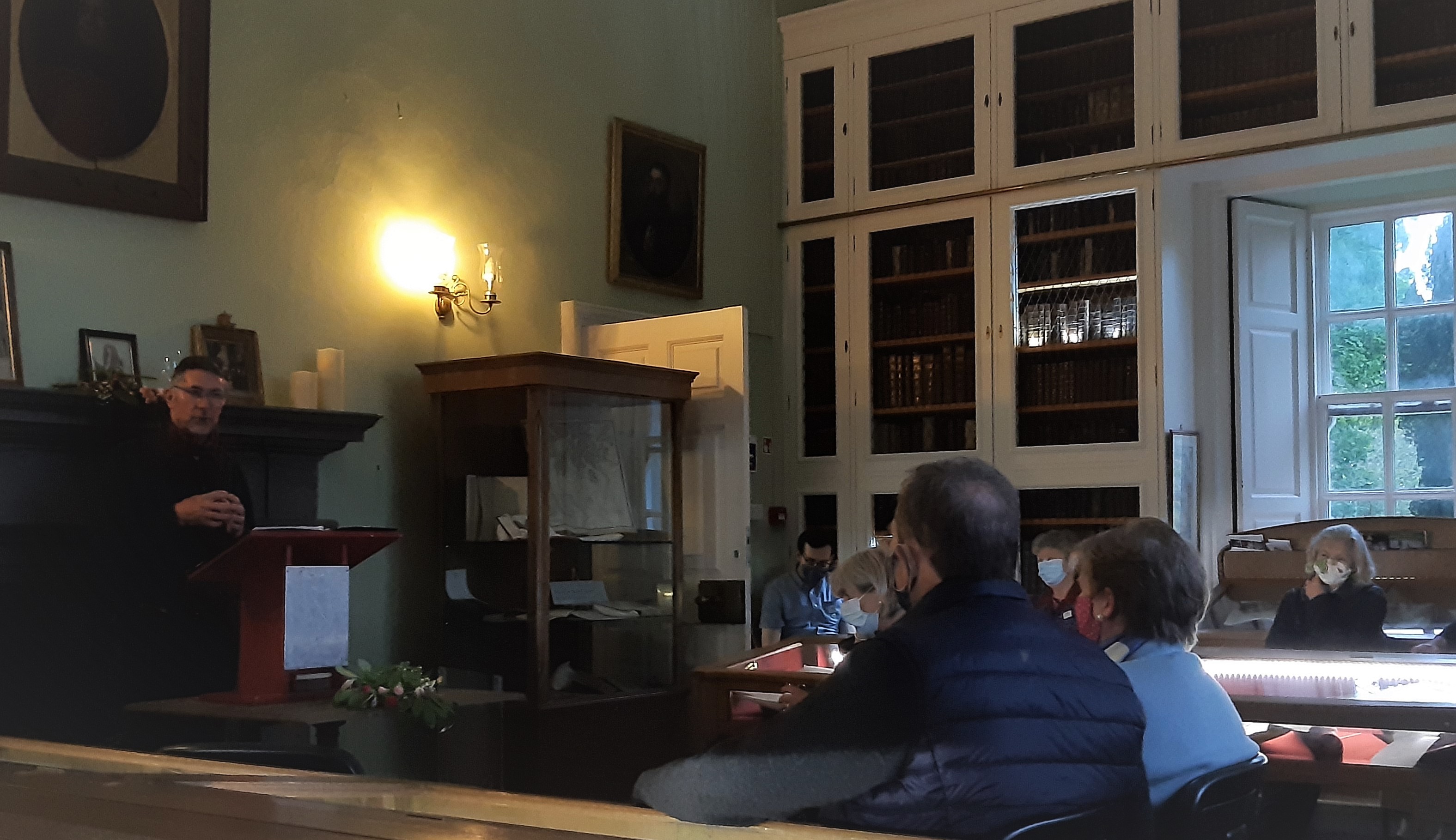 Photograph of Alan Caig Wilson performing an extract from 'Waverley'